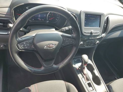 Certified 2022 Chevrolet Equinox RS FWD image 18