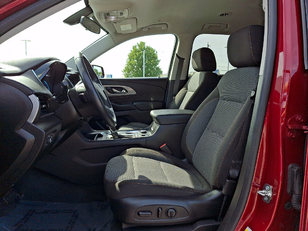 Used 2020 Chevrolet Traverse LT FWD image 13