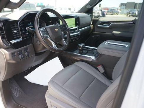Used 2022 Chevrolet Silverado 1500 LTZ AWD/4WD image 8