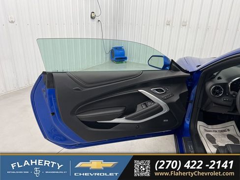 Used 2018 Chevrolet Camaro SS RWD image 8
