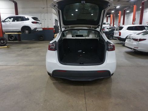 Used 2024 Tesla Model Y Performance AWD/4WD image 18