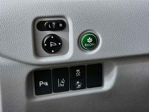Used 2018 Honda Pilot Touring image 11