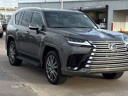 Used 2024 Lexus LX 600 4WD w/ Ultra Luxury Package image 2