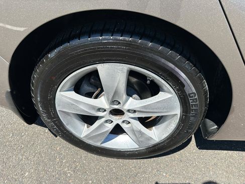 Used 2013 Hyundai Elantra GLS w/ Preferred Pkg FWD image 31