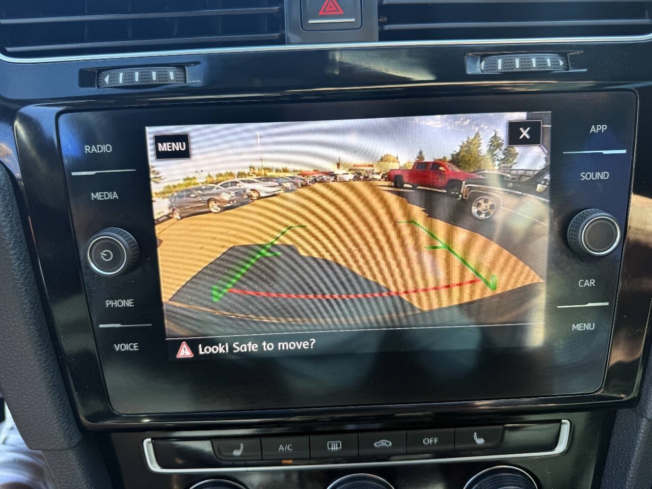 Used 2018 Volkswagen GTI SE FWD image 29
