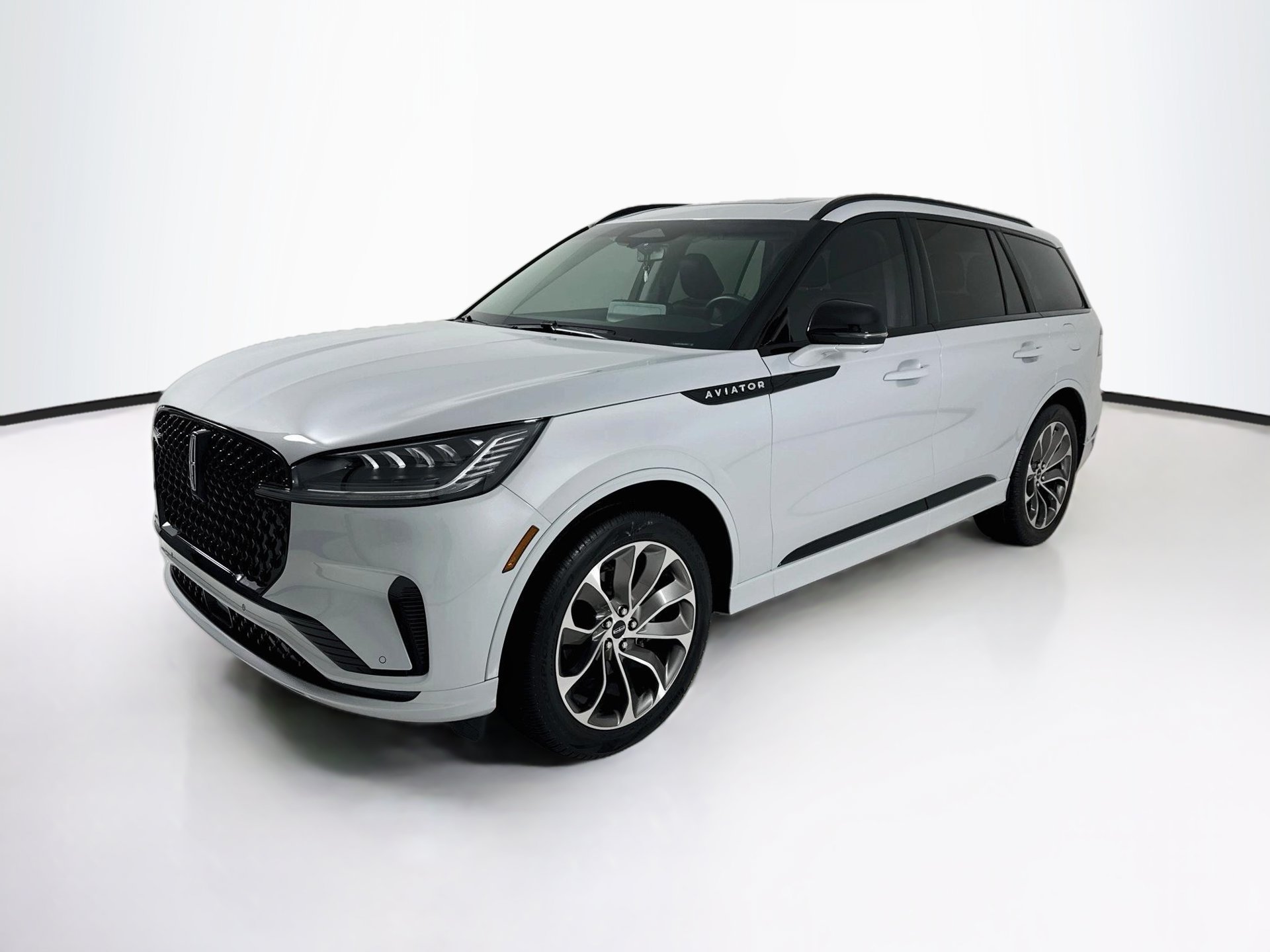 Used 2025 Lincoln Aviator AWD w/ Jet Appearance Package image 3