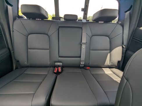 New 2026 GMC Canyon Elevation w/ Convenience Package image 16