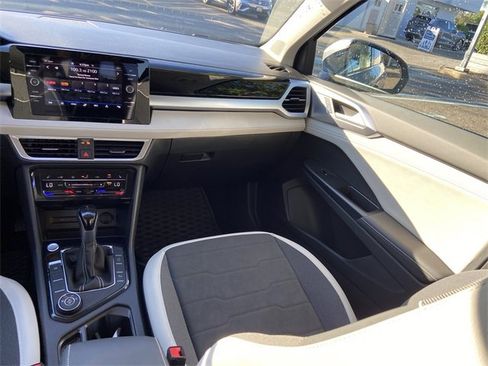 Used 2025 Volkswagen Taos SE image 15