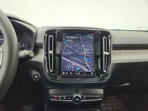 Certified 2023 Volvo XC40 B5 Ultimate w/ Protection Package Premier image 24