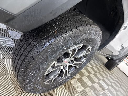 Used 2025 GMC Canyon AT4 image 29