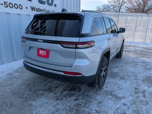 Used 2024 Jeep Grand Cherokee Limited w/ MOPAR Finishing Package image 24