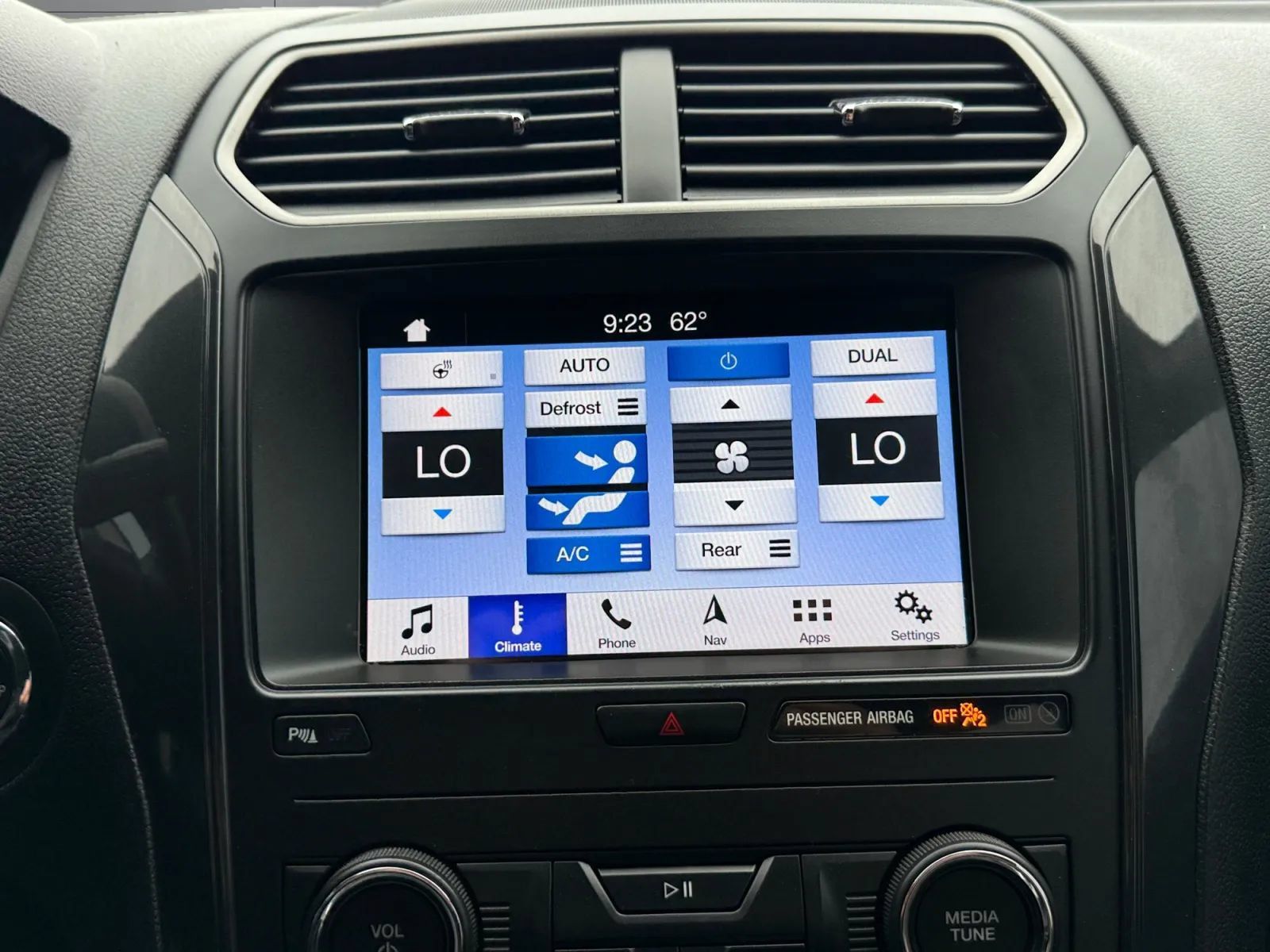 Used 2019 Ford Explorer XLT w/ Equipment Group 202A AWD/4WD image 33