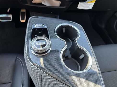 New 2025 Cadillac Optiq Luxury 2 image 23