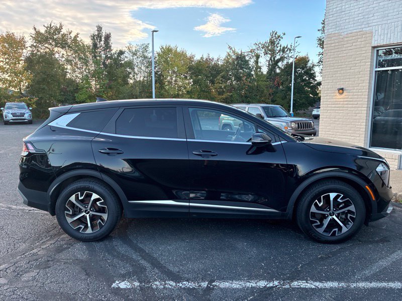 Used 2023 Kia Sportage EX FWD image 2