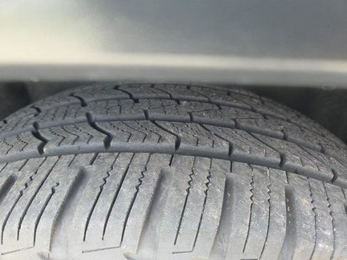 Used 2013 Jeep Grand Cherokee Laredo image 3