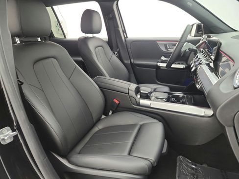 Used 2023 Mercedes-Benz EQB 300 4MATIC image 19