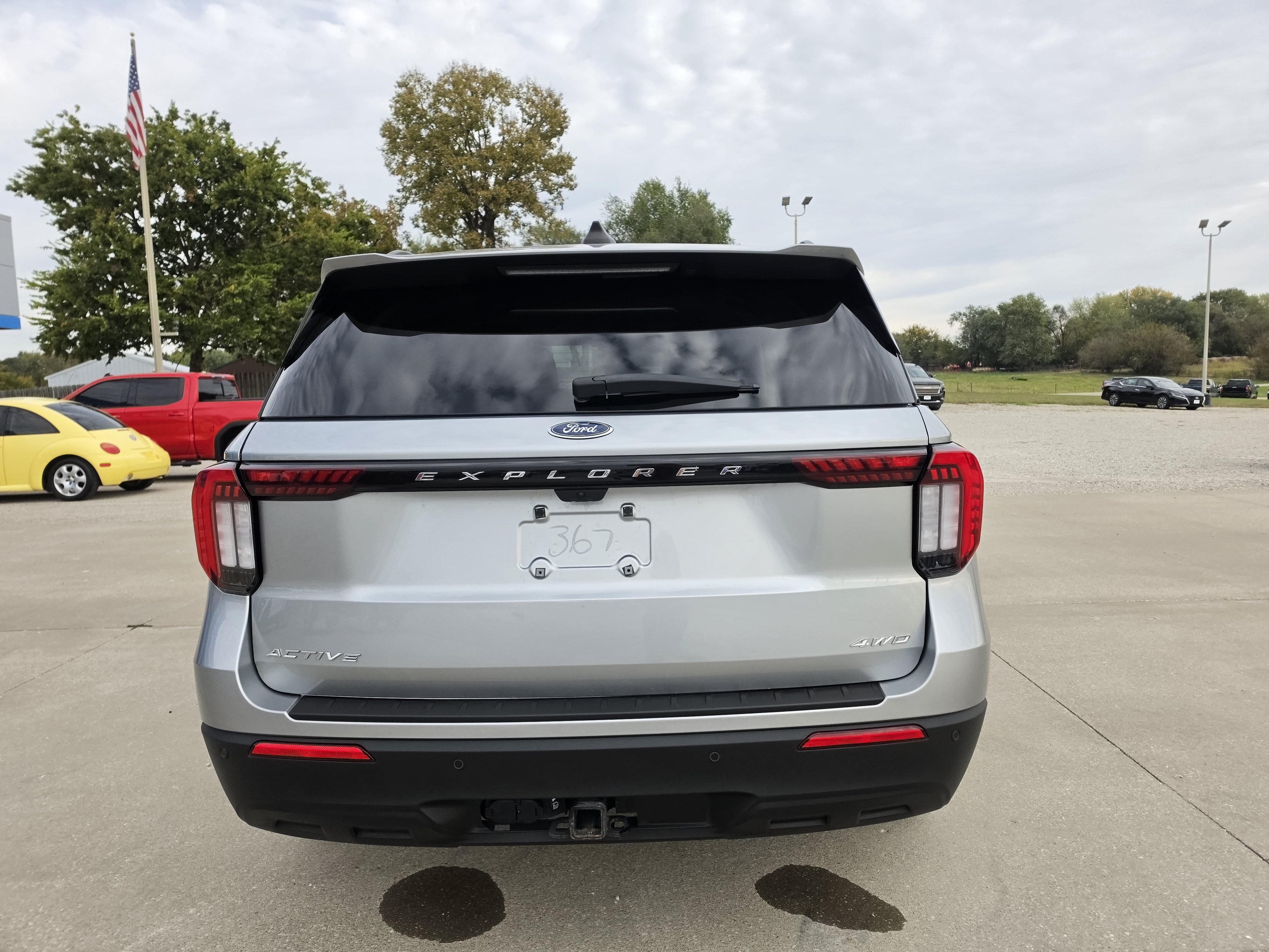 Used 2025 Ford Explorer Active AWD/4WD image 4