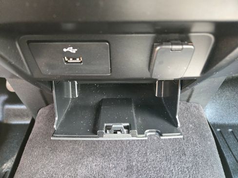 Used 2016 Ford F150 XLT image 26