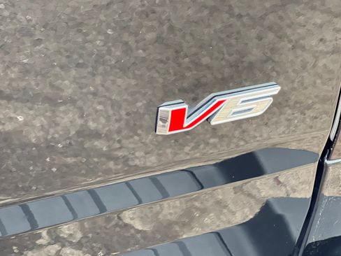 Used 2022 Chevrolet Colorado Z71 w/ Z71 Midnight Edition image 8