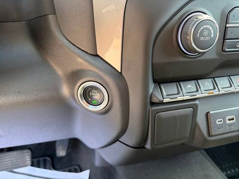 Used 2025 Chevrolet Silverado 1500 Custom AWD/4WD image 25
