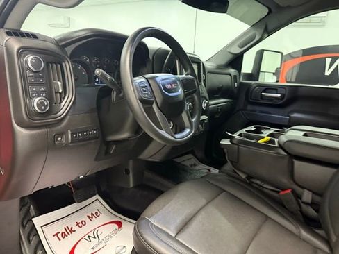 Used 2024 GMC Sierra 3500 Pro w/ Convenience Package image 9