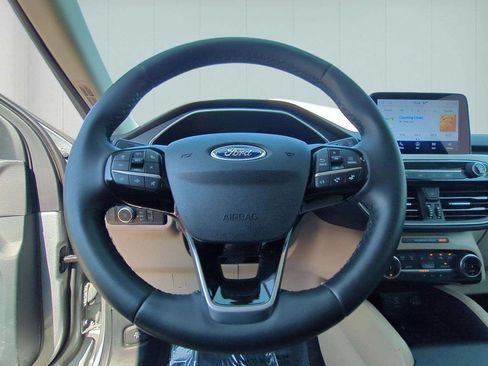 Used 2022 Ford Escape SEL w/ Technology Package AWD/4WD image 17