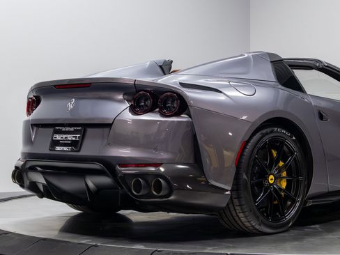 Used 2021 Ferrari 812 GTS image 18