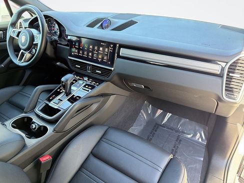 Used 2022 Porsche Cayenne Coupe AWD/4WD image 31