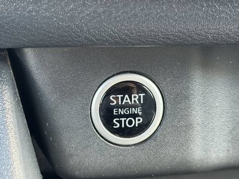 Certified 2023 Nissan Rogue SV FWD image 16