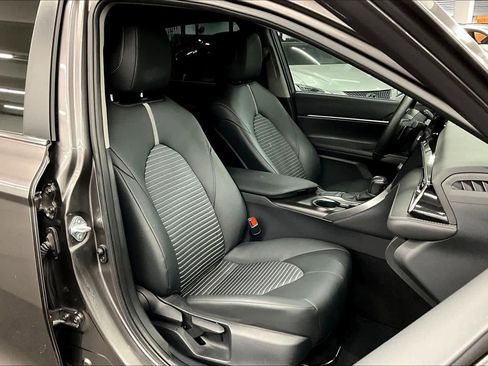 Used 2024 Toyota Camry SE image 8