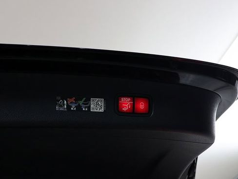 Used 2023 Mercedes-Benz GLC 300 4MATIC image 30