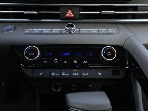 Used 2025 Hyundai Elantra SEL image 17