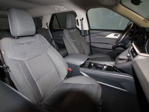 Used 2025 Ford Explorer Active image 24