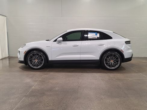 New 2026 Porsche Macan 4 Electric AWD/4WD image 2