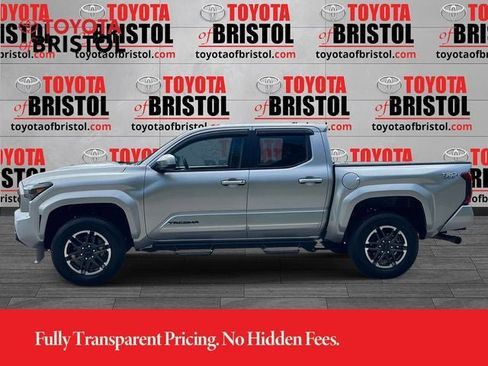 Used 2025 Toyota Tacoma TRD Sport AWD/4WD image 6