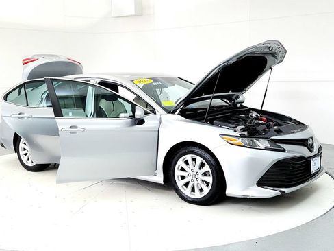 Certified 2018 Toyota Camry LE FWD image 12