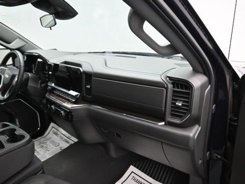 Used 2024 Chevrolet Silverado 1500 LT AWD/4WD image 8