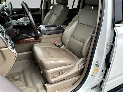 Used 2020 Chevrolet Suburban Premier AWD/4WD image 21