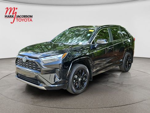 Used 2022 Toyota RAV4 SE AWD/4WD image 1