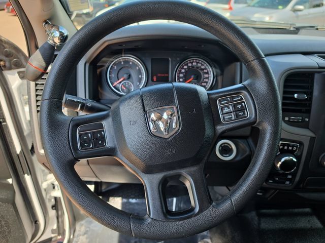 Used 2019 RAM 1500 4x4 Crew Cab Classic image 14