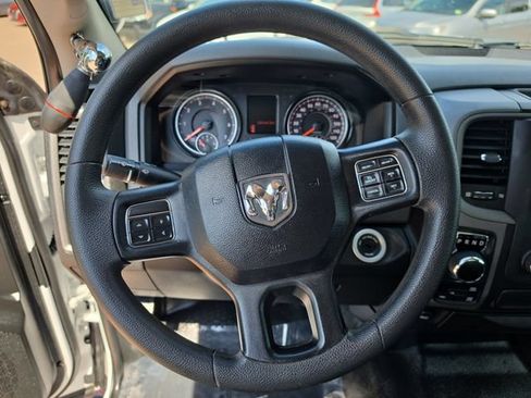 Used 2019 RAM 1500 4x4 Crew Cab Classic image 14