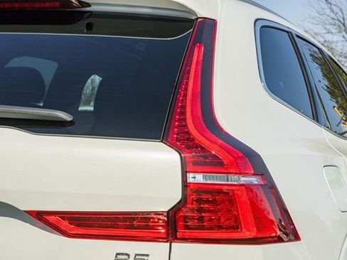 Used 2023 Volvo XC60 B5 Plus w/ Protection Package Premier image 8