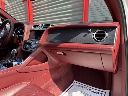 Used 2021 Bentley Bentayga V8 w/ First Edition Specification image 23