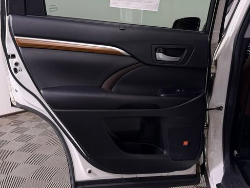 Used 2017 Toyota Highlander Limited AWD/4WD image 26