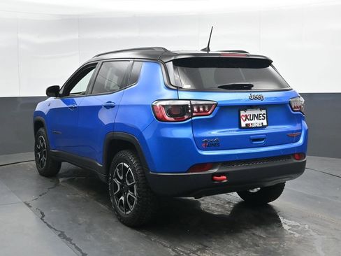 Used 2025 Jeep Compass Trailhawk AWD/4WD image 9