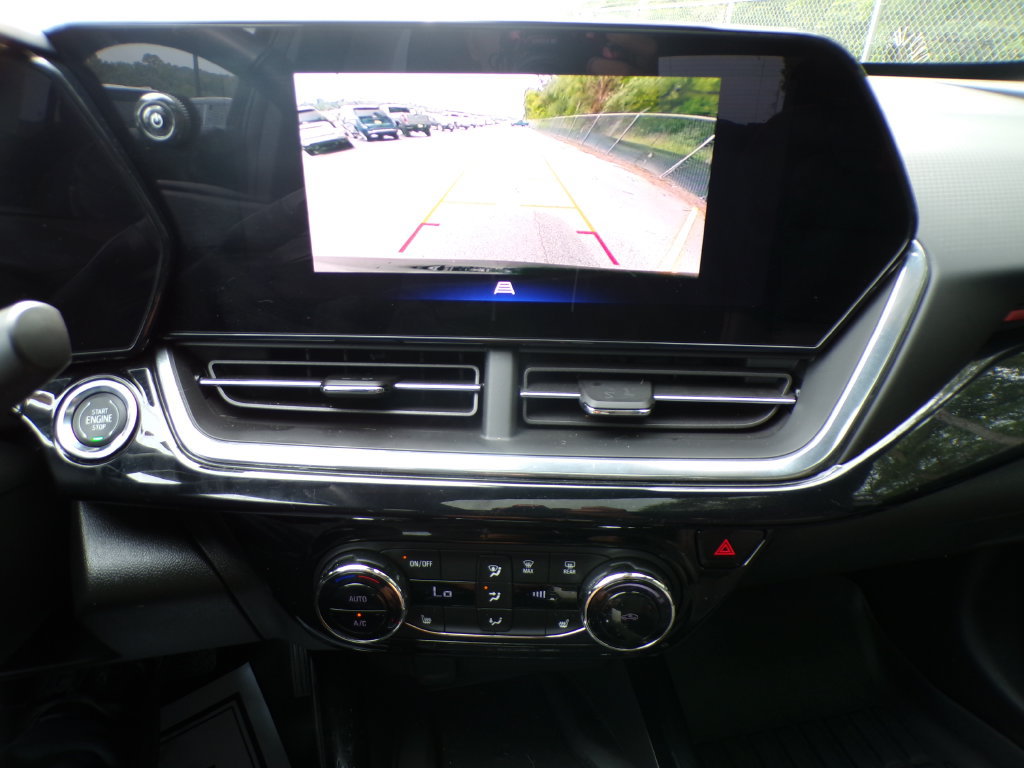 Used 2025 Chevrolet Trax RS w/ Sunroof Package FWD image 27