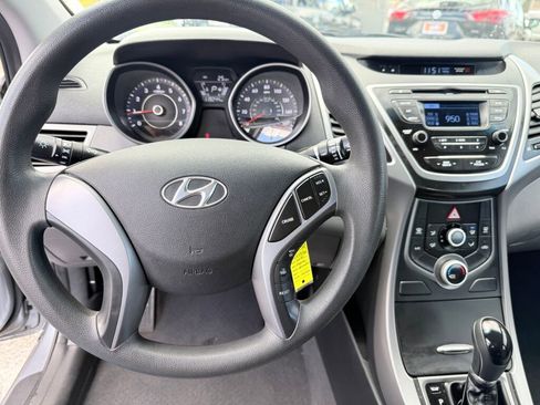 Used 2015 Hyundai Elantra SE image 15