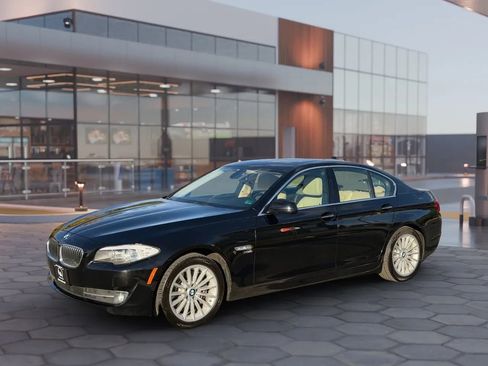 Used 2011 BMW 535i xDrive Sedan image 3