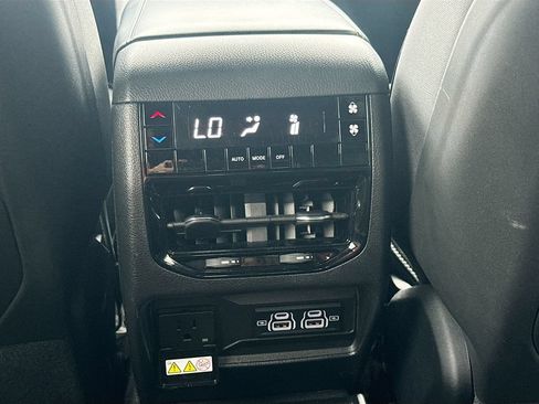 Used 2023 Jeep Grand Cherokee L Laredo RWD image 27