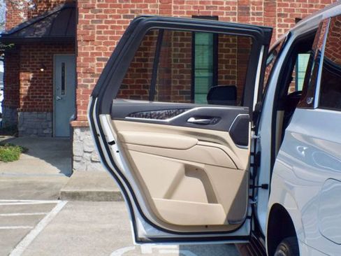 Used 2021 Cadillac Escalade Premium Luxury w/ Performance Package AWD/4WD image 49
